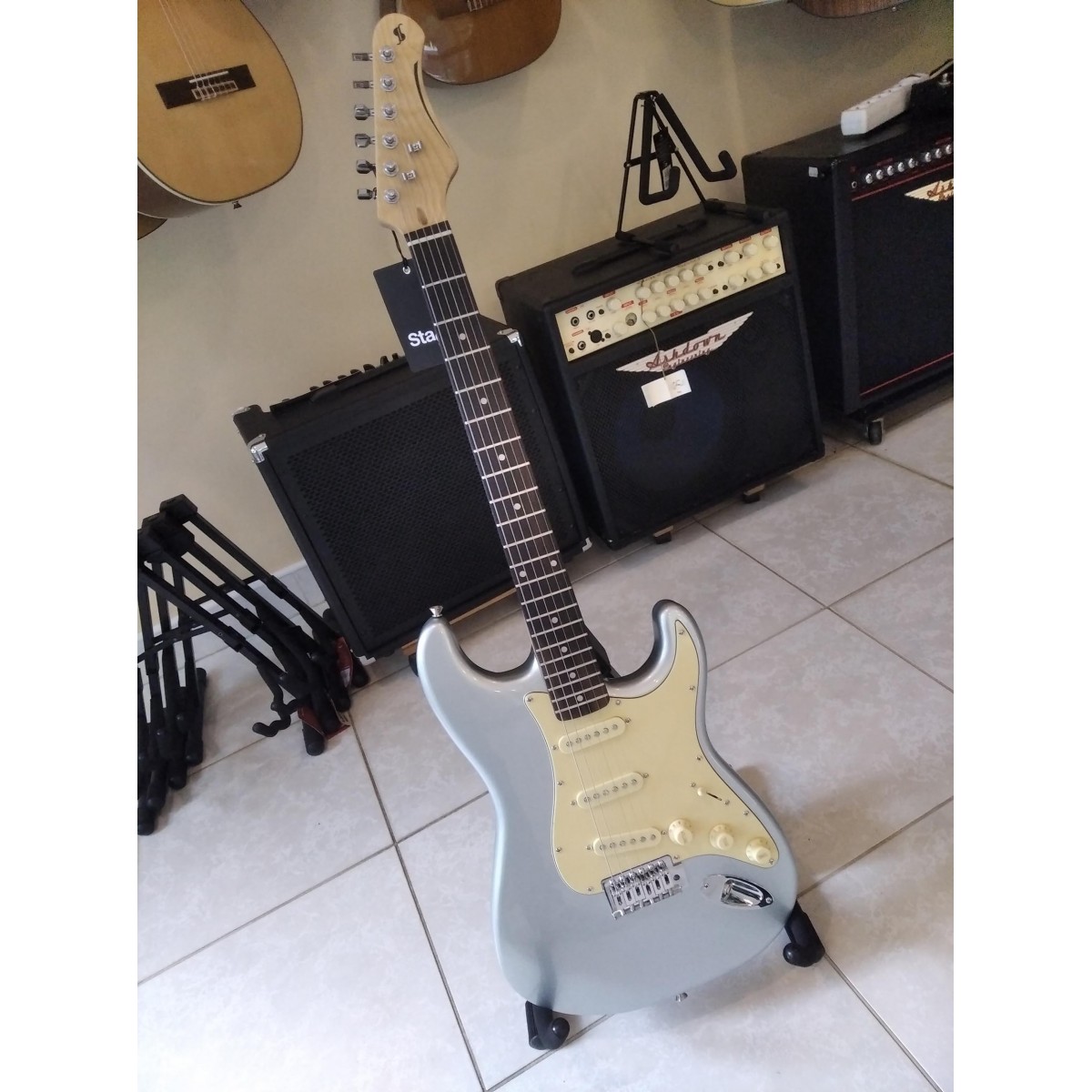 Elektriskā ģitāra Stratocaster master's tuning SES-30 IBM Stagg
