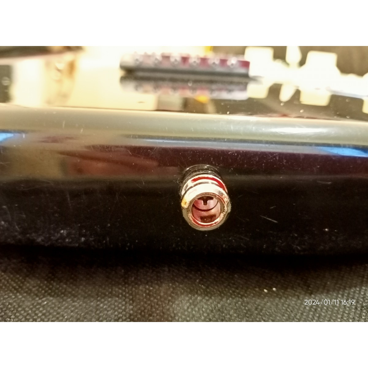 Ģitāras remonts End-pin