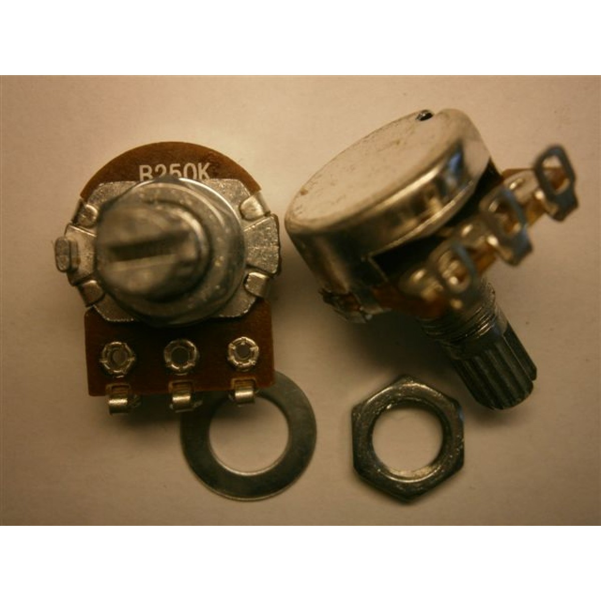 Ģitāras potenciometrs H30 B250