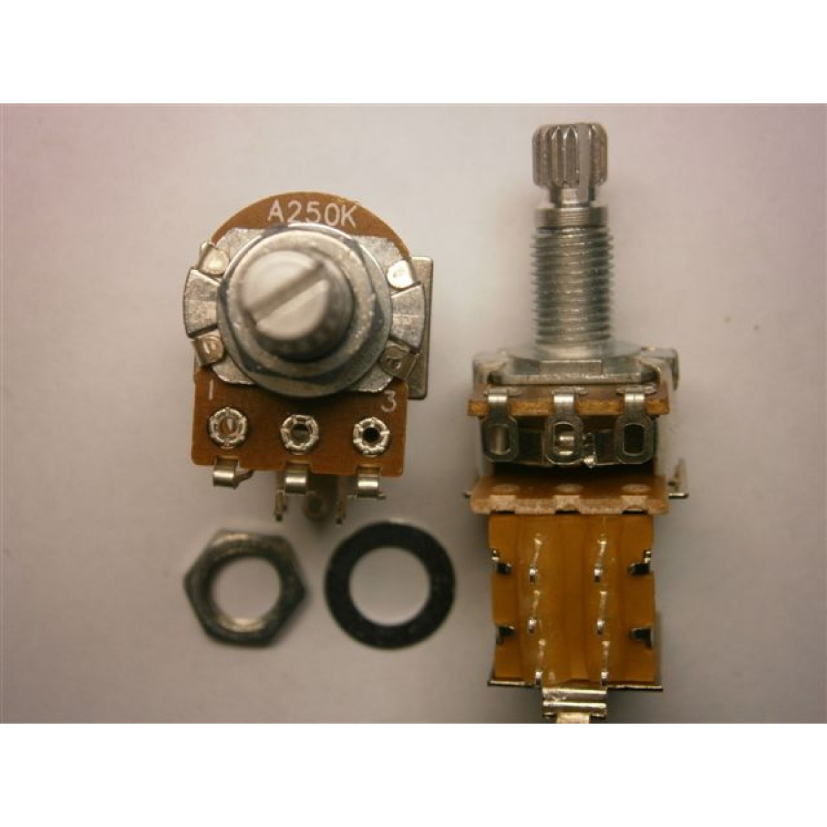 Ģitāras potenciometrs Push-pull A250