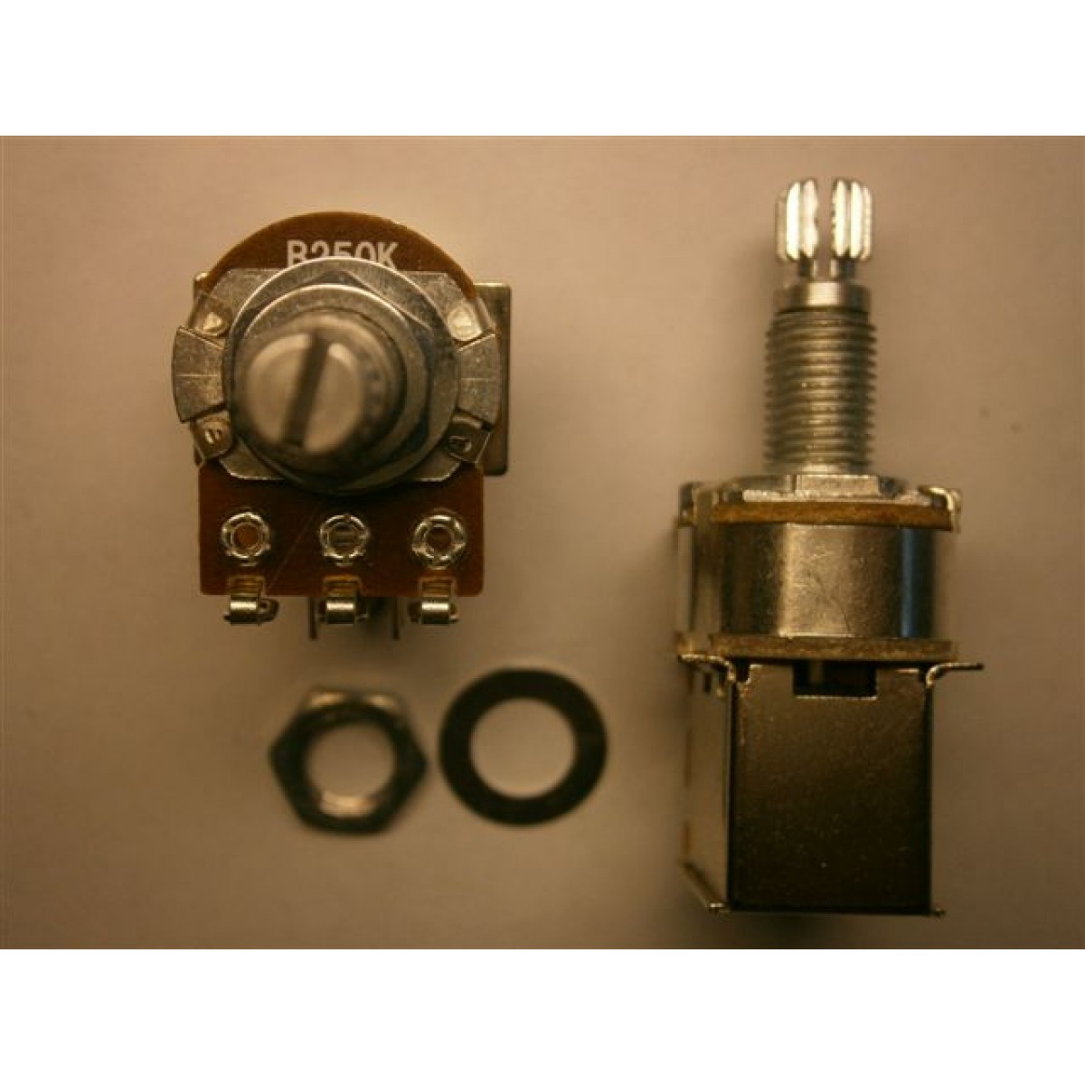 Ģitāras potenciometrs Push-pull B250